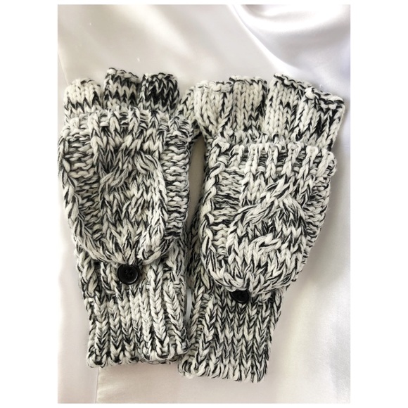 Hooded Flap ♥️ Knit Mittens NWOT - Picture 2 of 7